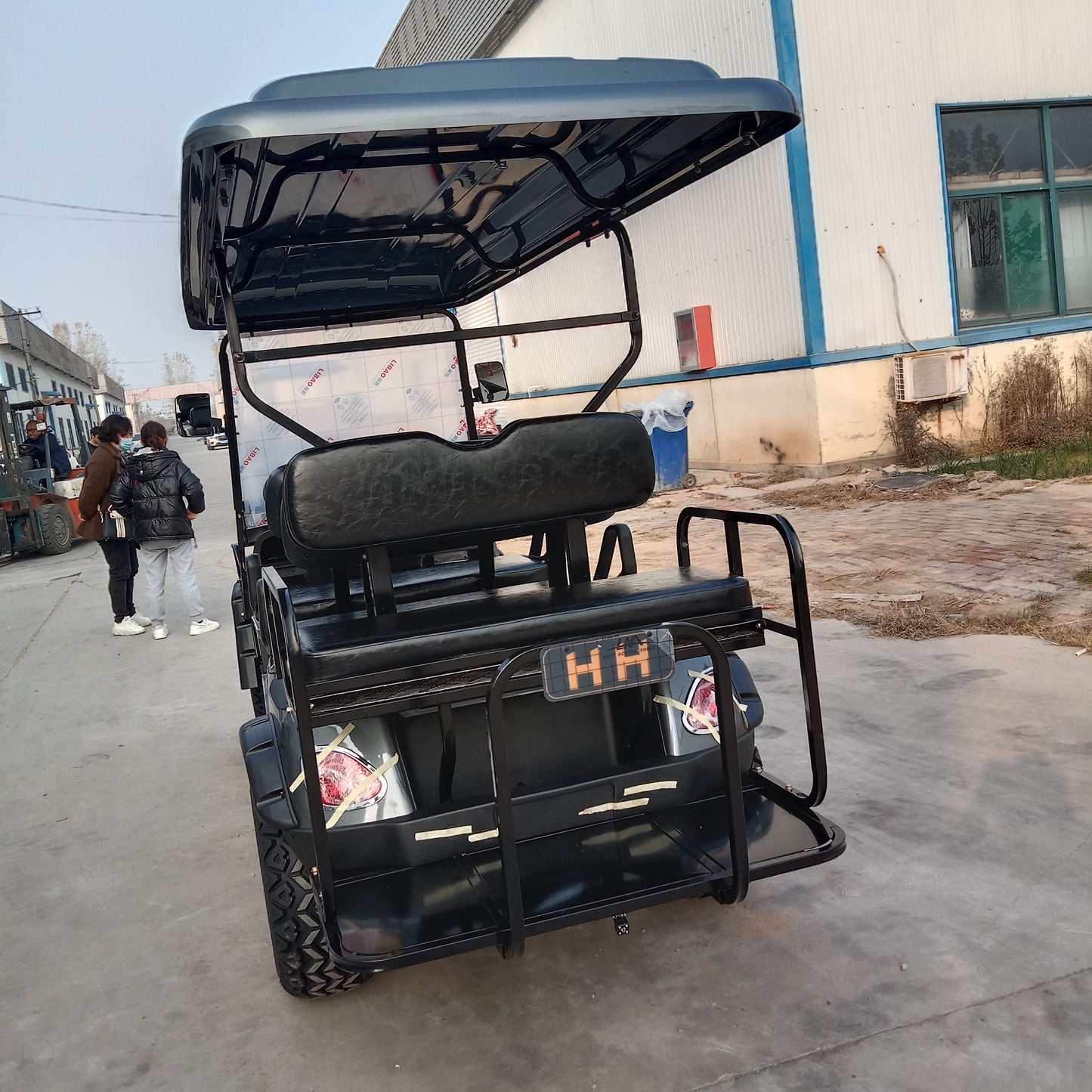 Type A 6-seater golf cart, stylish appearance, super long lithium batte.