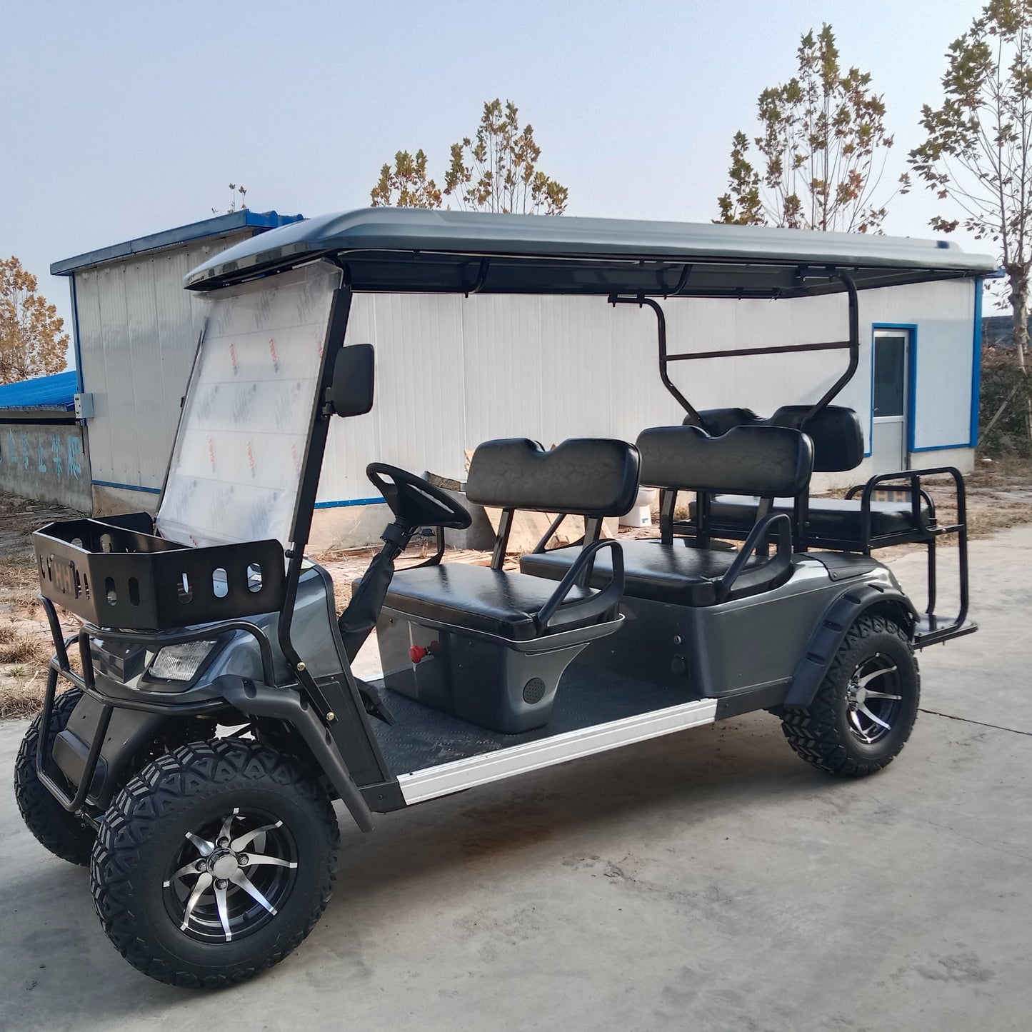 Type A 6-seater golf cart, stylish appearance, super long lithium batte.