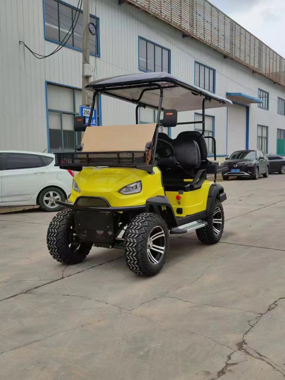 Type B 4-seater golf cart, stylish appearance, super long lithium batt.