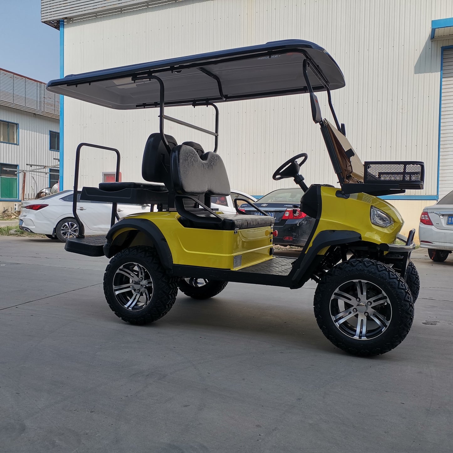 Type B 4-seater golf cart, stylish appearance, super long lithium batt.