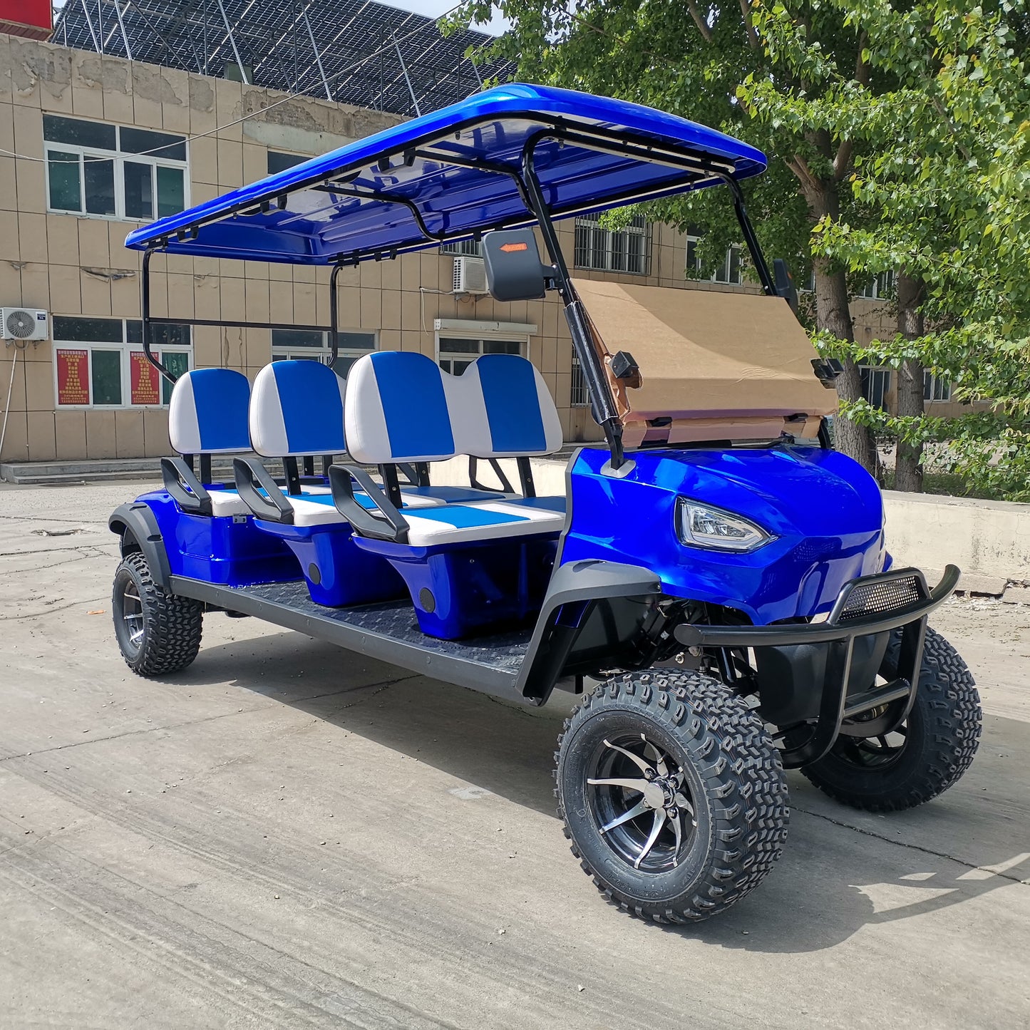 Type B 6-seater golf cart, stylish appearance, super long lithium batte.