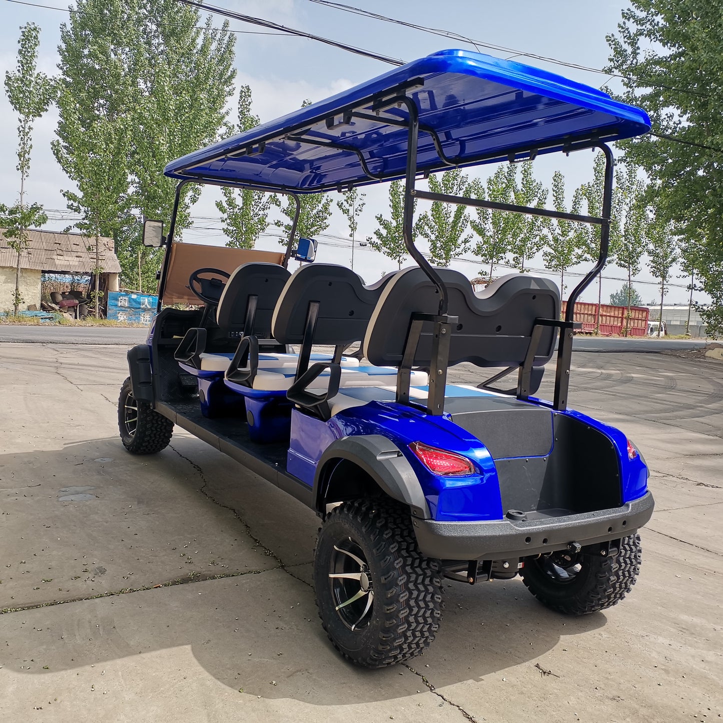 Type B 6-seater golf cart, stylish appearance, super long lithium batte.