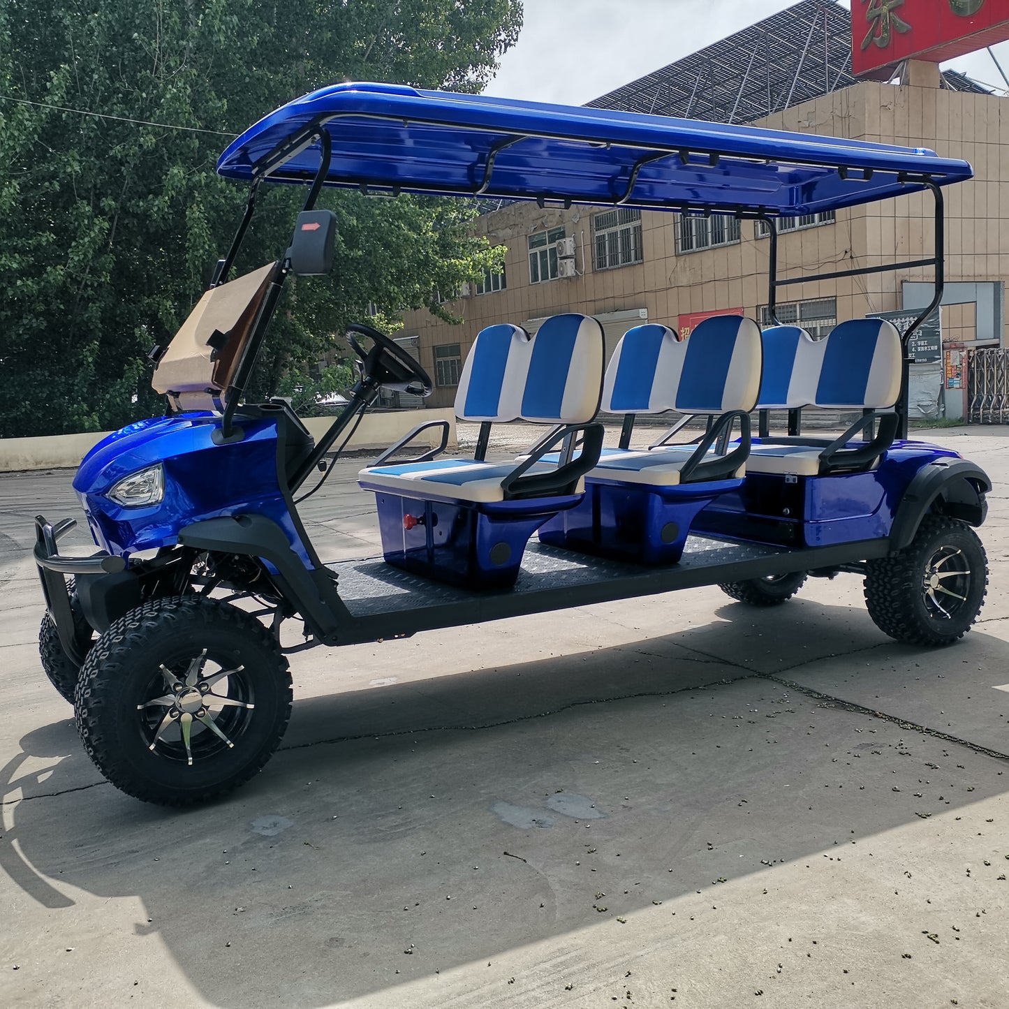 Type B 6-seater golf cart, stylish appearance, super long lithium batte.