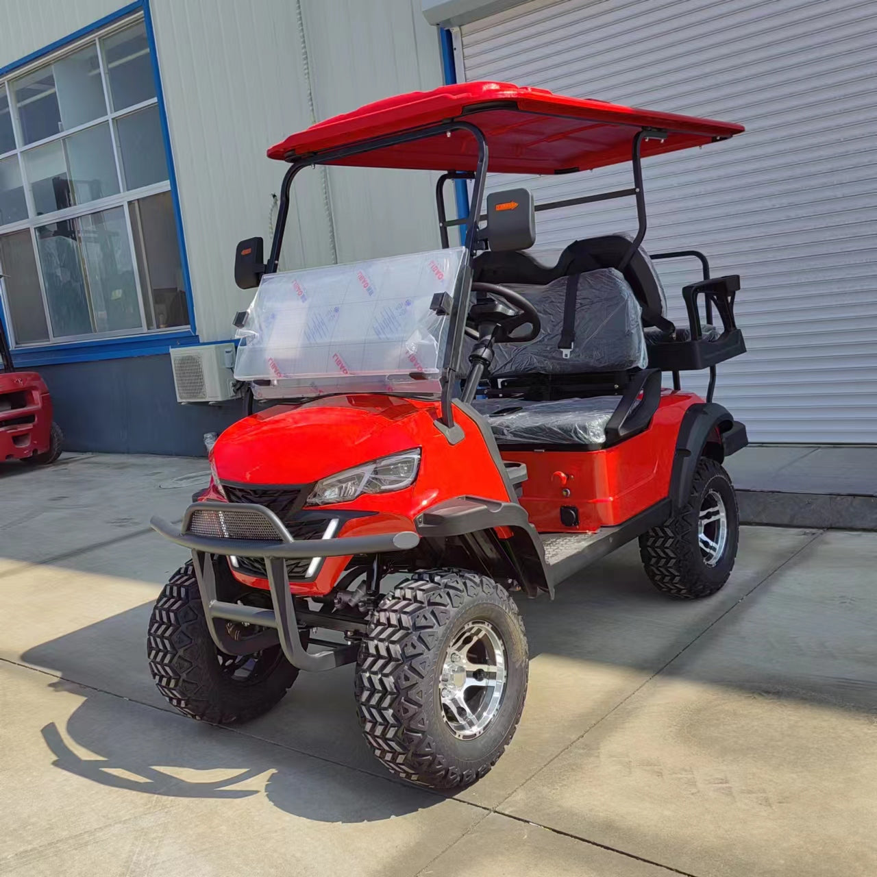 Type C 4-seater golf cart, stylish appearance, super long lithium batte.