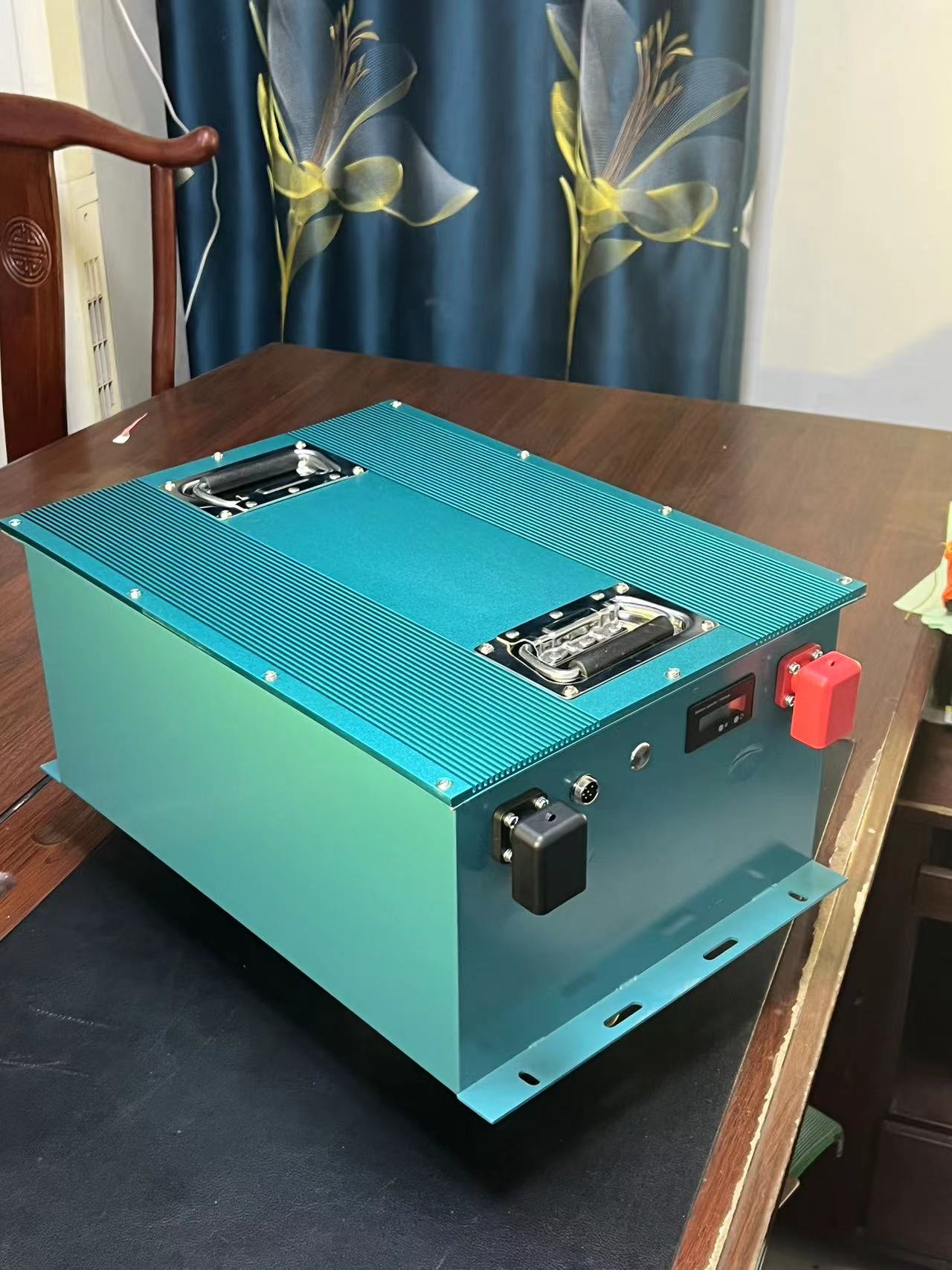 Aluminum shell tourist car battery 51.2V100AH